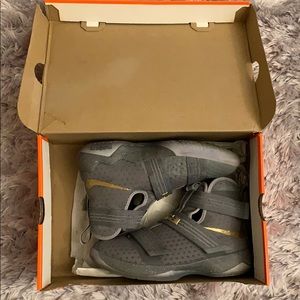 Lebron Soldier size 6 Y
